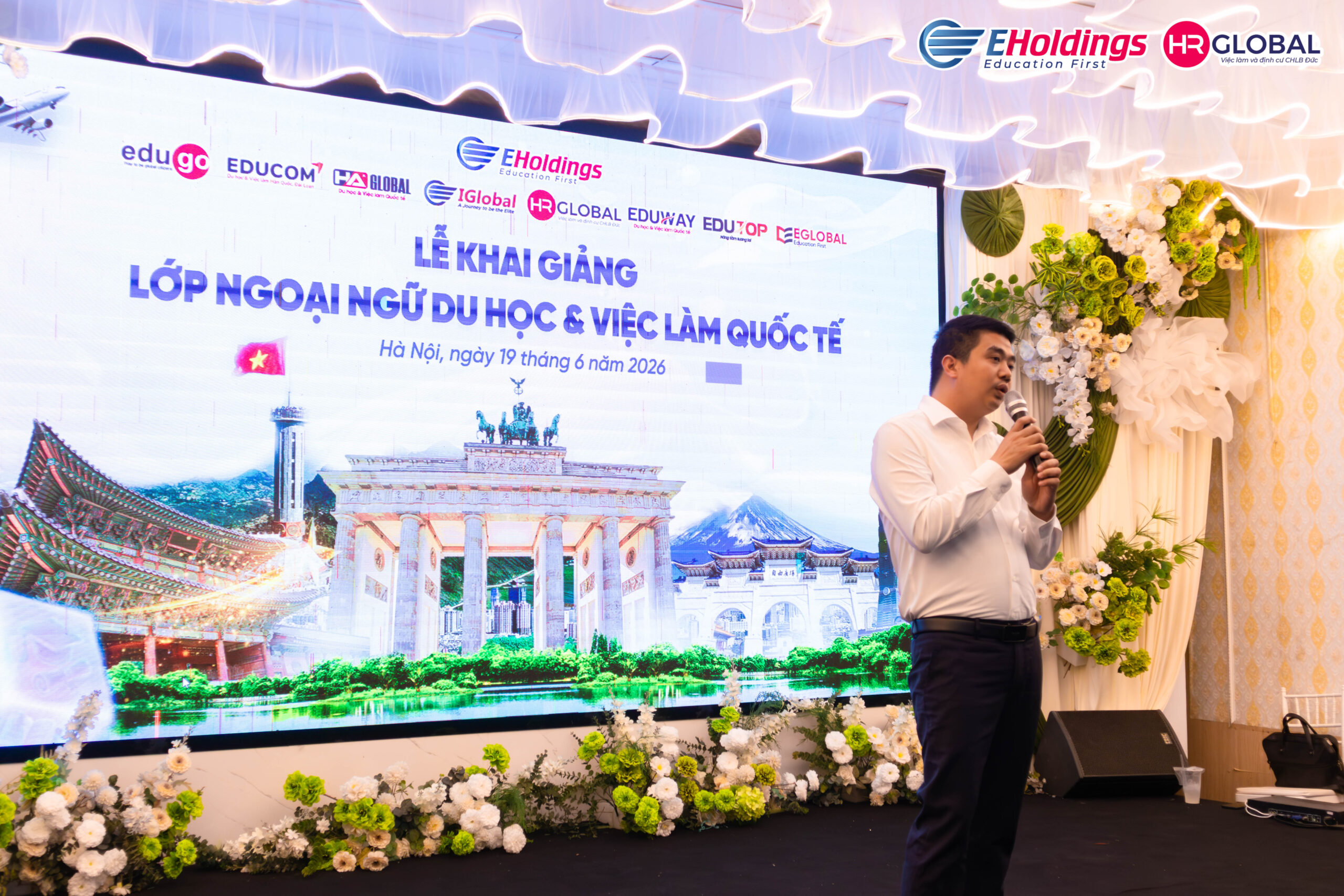 Ngày hội nhập học EHoldings 